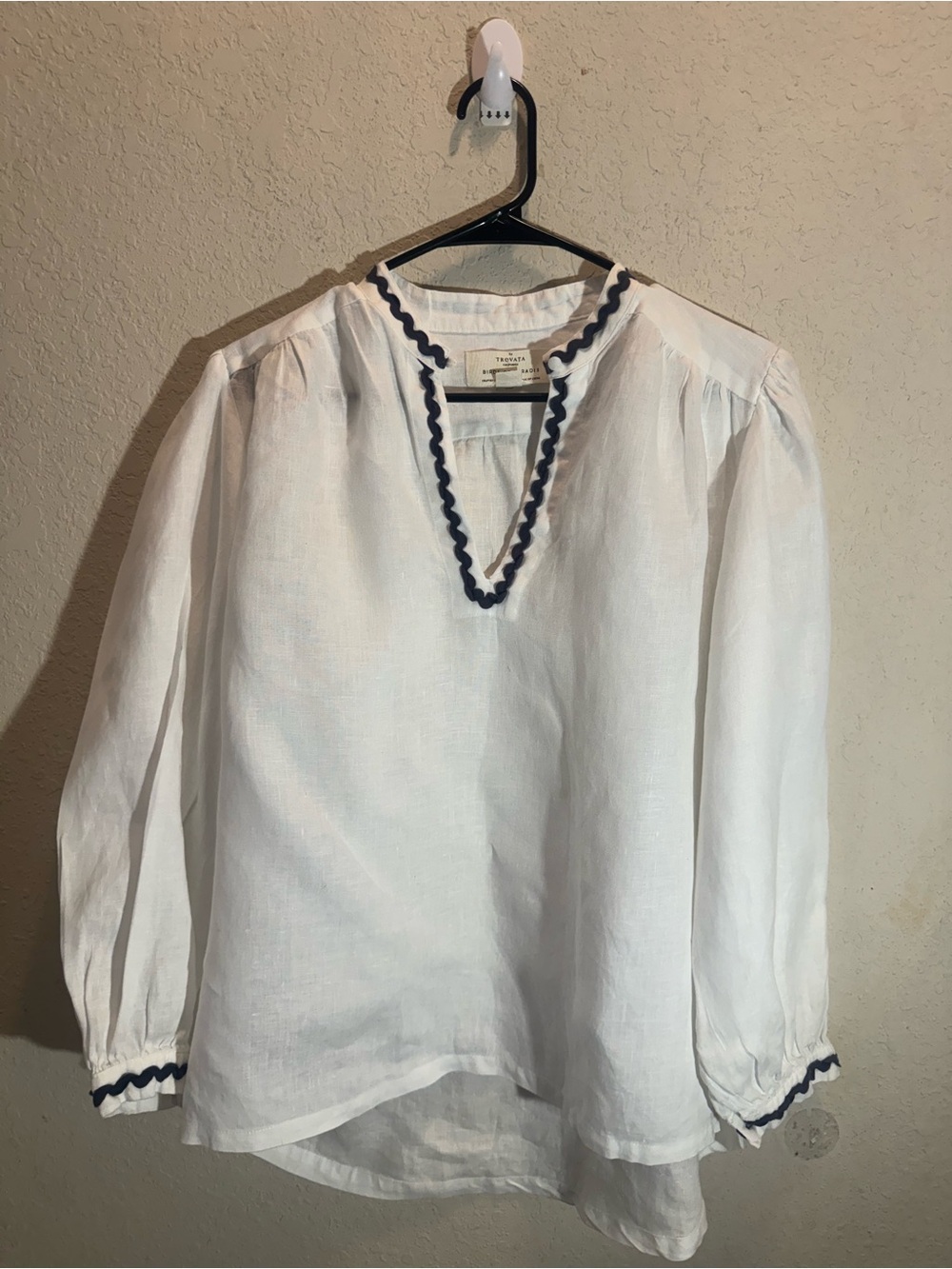 Trovata- Birds of Paradise White Linen Blouse with Navy Rickrack Trim. Sz Med